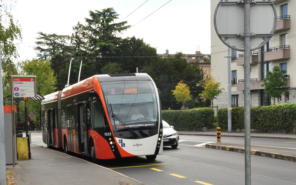 Тролейбус в Женеві. Фото: О.Шутюк